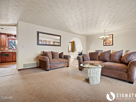 4th image of 7890 Rimrock Dr