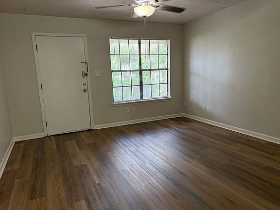 5th image of 220 Atkinson Dr APT C