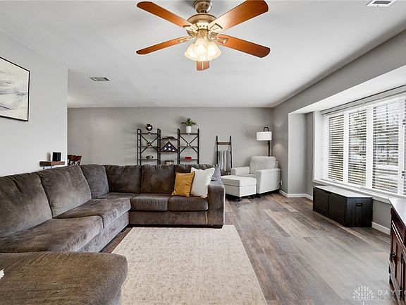 5th image of 167 W Goodman Dr