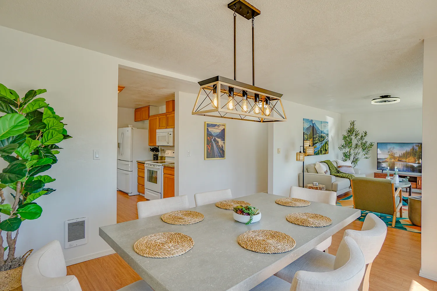 3 bed, 1420 sqft, $4,650 — Photo 3