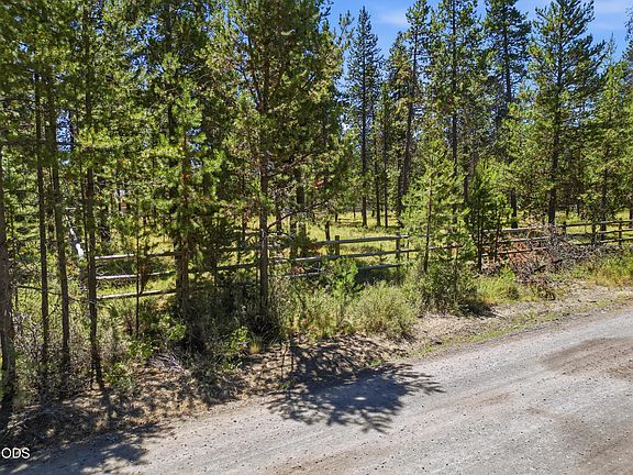 3rd image of 17043 Elsinore Rd