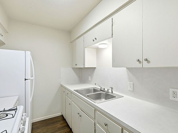 5th image of 2319 Greenfield Pkwy APT 210
