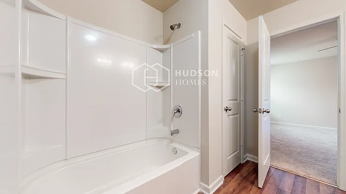 215 Scotland Dr — Photo 14