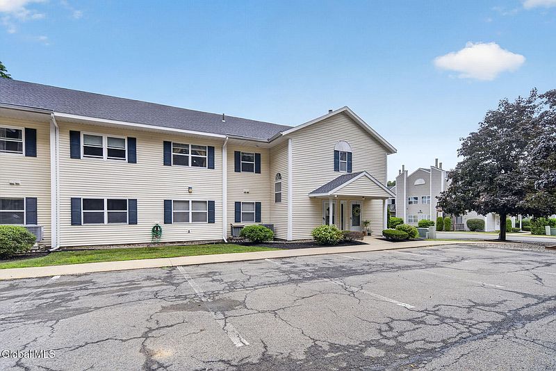 2nd image of 103 Greenwich Drive