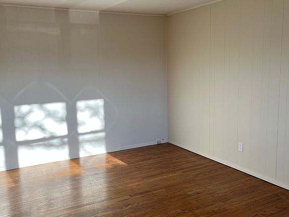 4th image of 680 S Wellwood Ave #9