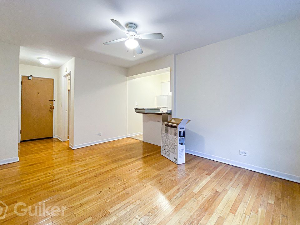 2nd image of 424 W Oakdale Ave #208G