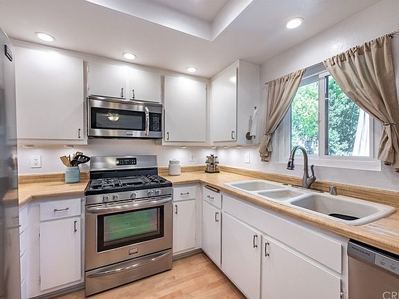5th image of 1344 E Hillcrest Dr Unit 39