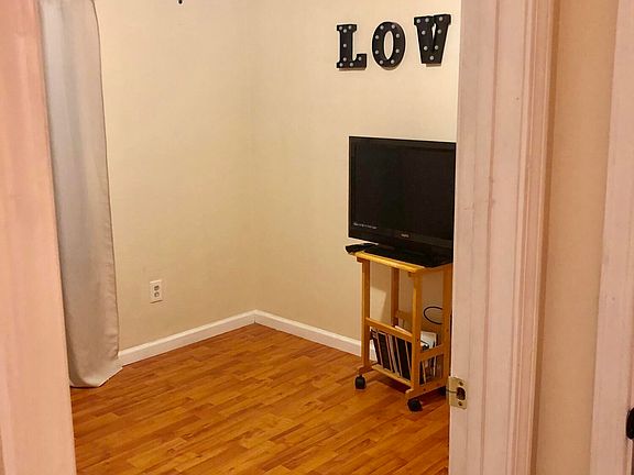 5th image of 1112 Shady Ln