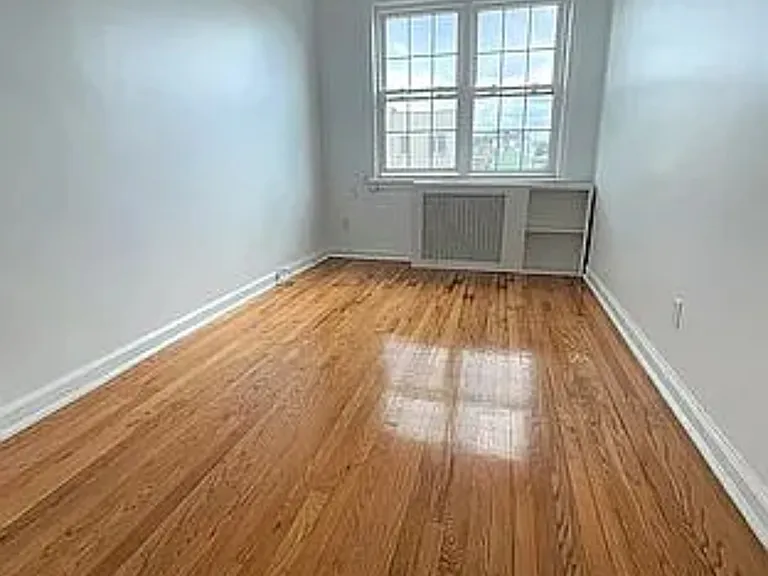 21-27 47th St #2F — Photo 1
