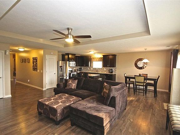 3rd image of 1829 Persimmon Grove Dr