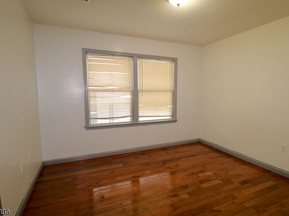 3rd image of 611 Bramhall Ave #1