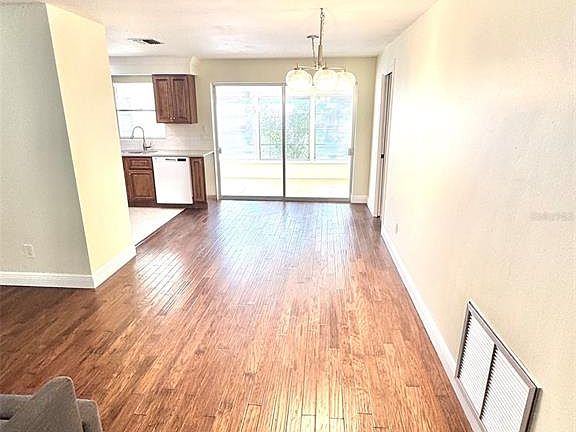5th image of 1878 Murray Ave
