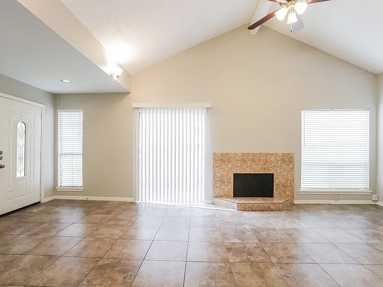6395 Crossway Dr — Photo 4