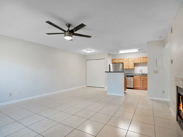 305 Lakepointe Dr #104 — Photo 5