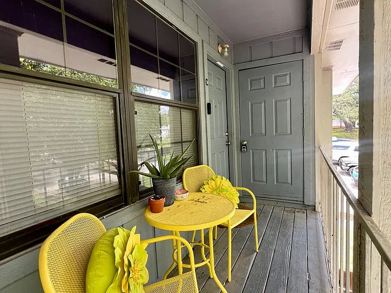 110 Lady Bird Lane — Photo 21