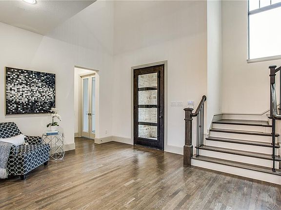 3rd image of 1013 La Salle Ln