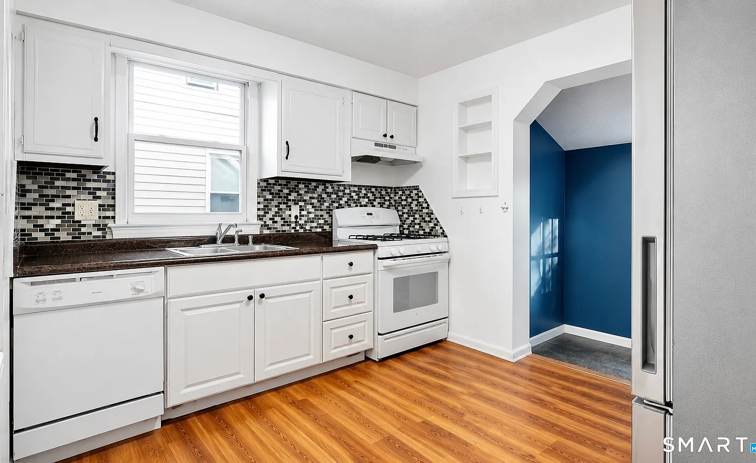 2 bed, 1.0 bath, 2069 sqft, $2,600 — Photo 2