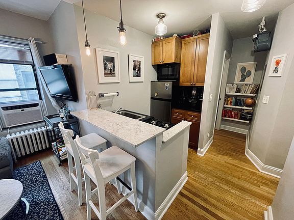 5th image of 321 E 12th St APT 29