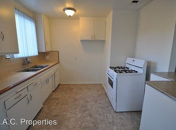 4th image of 6644 Woodman Ave APT 3