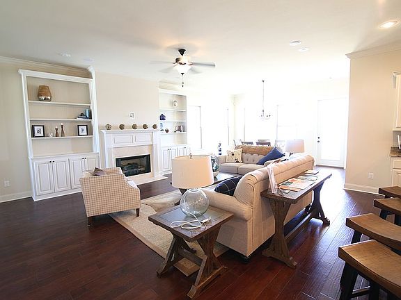 3rd image of 104 Piper Crest Ln