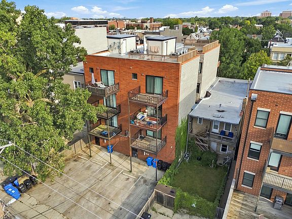 4th image of 1925 W Irving Park Rd #3
