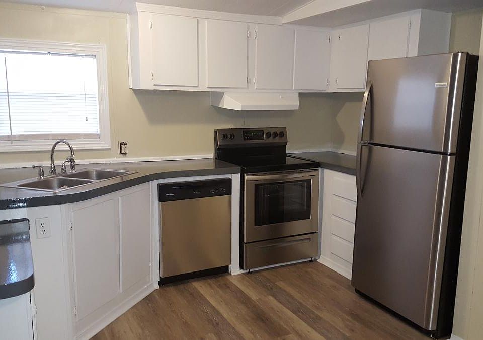 All new stainless steel kitchen apliances