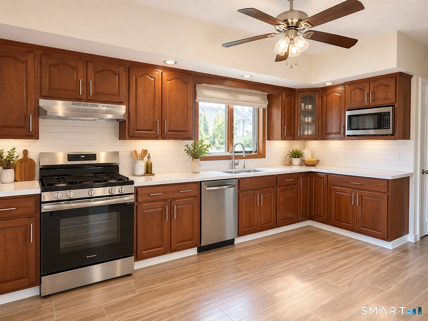 3 bed, 2.0 bath, 700 sqft, $2,000 — Photo 4