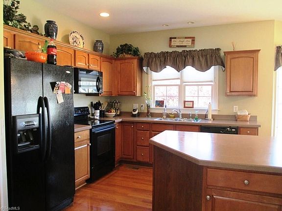 4th image of 7125 Holly Glen Dr