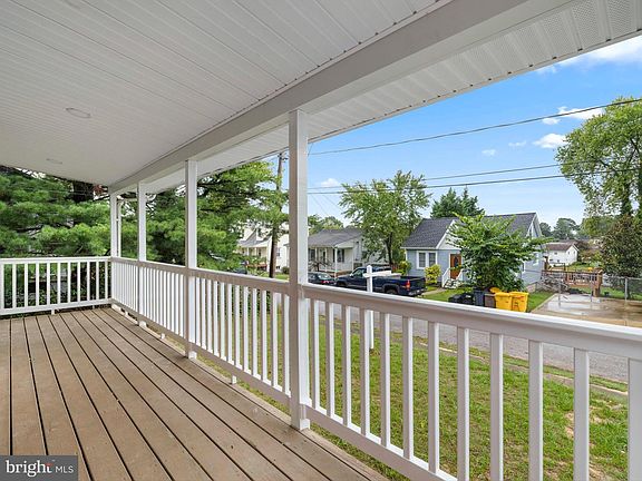 5th image of 102 Elm Ave