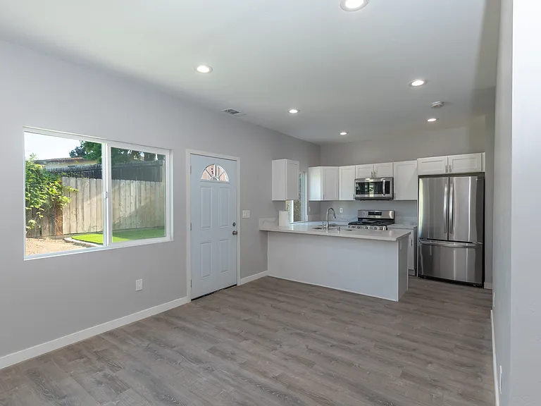 5158 Ewing St — Photo 3