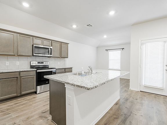 4th image of 3307 Hawkins Dr