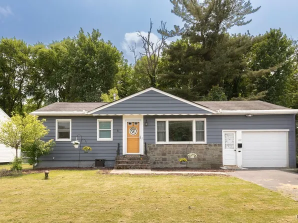 112 Oakley Dr, North Syracuse, NY 13212