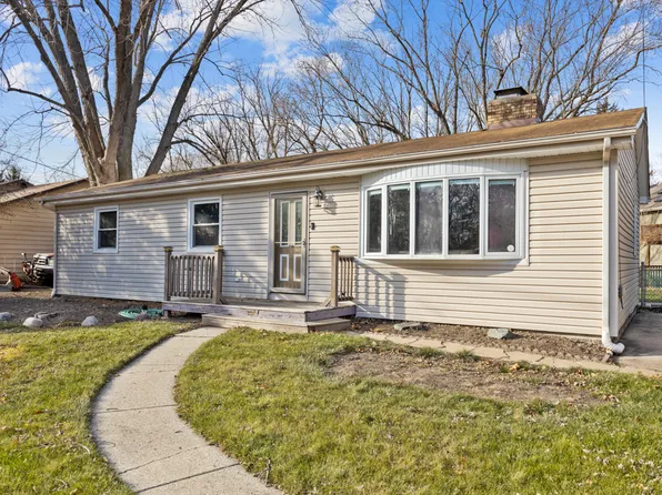 106 Center St, Port Barrington, IL 60010