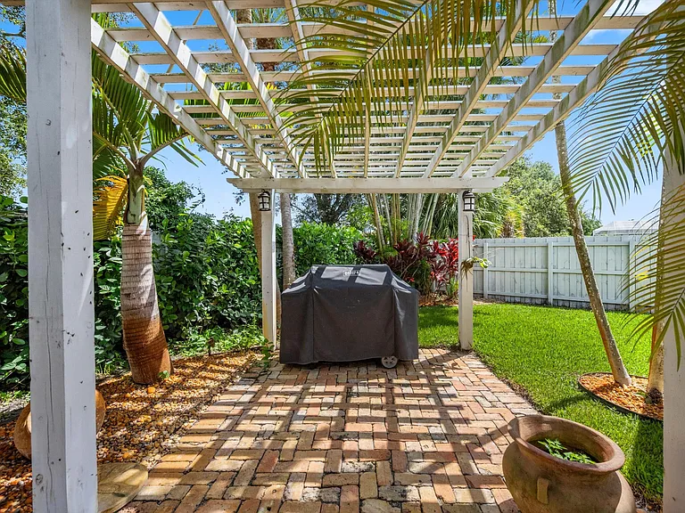 13741 Sheffield St — Photo 30