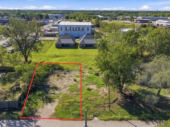 208 W 1st St, Owasso, OK 74055