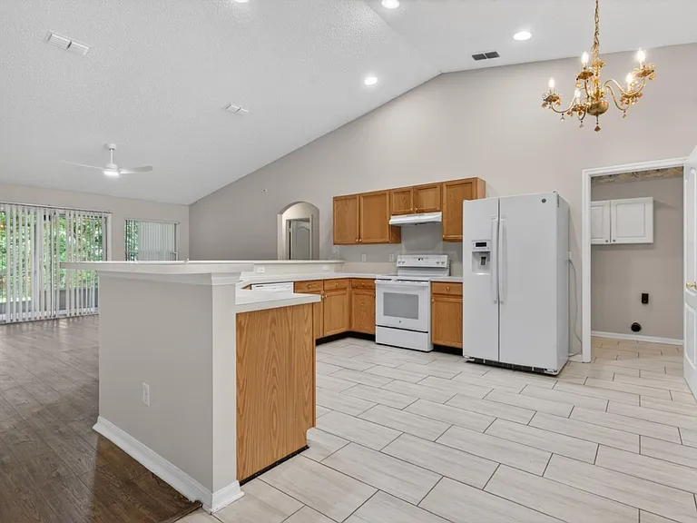 1648 Glen Laurel Dr — Photo 8