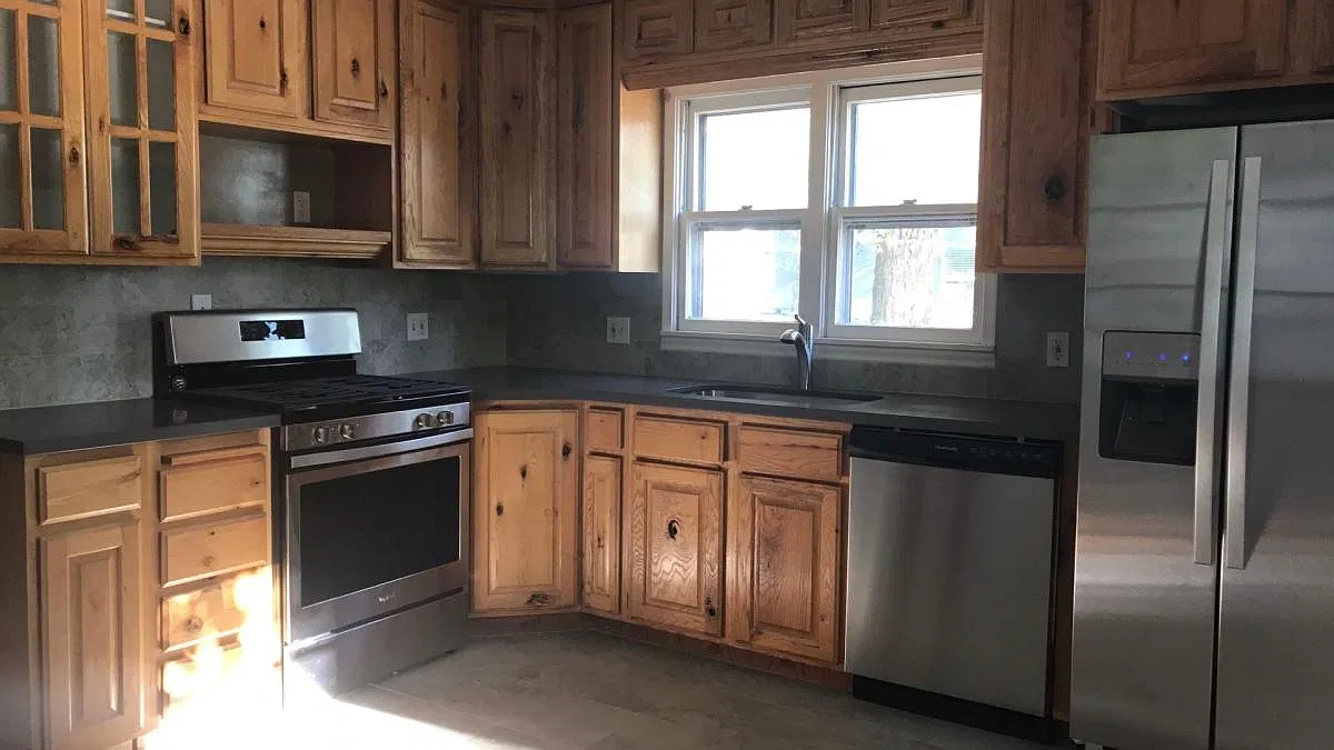 4 bed, 2262 sqft, $2,450 — Photo 2