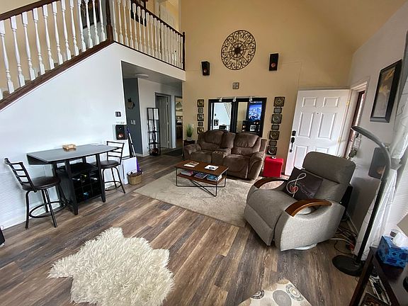 3rd image of 368 Dorn Dr