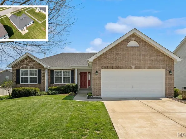 1004 Still Water Dr, O'Fallon, IL 62269