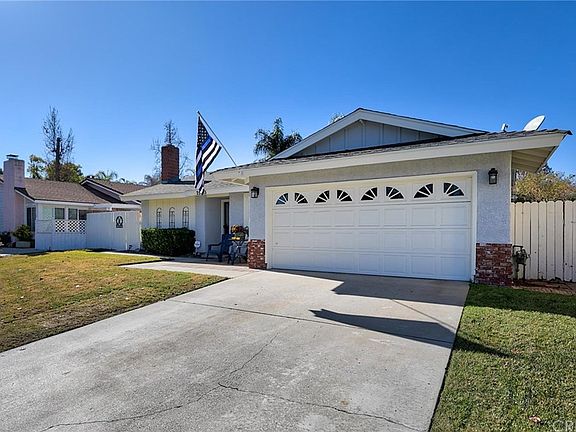 3rd image of 25765 Olivas Park Rd