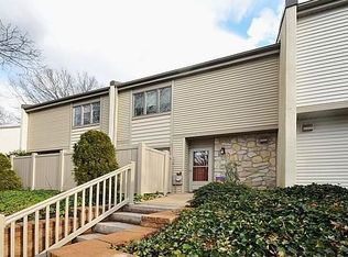 71 Twin Brooks Dr, Willow Grove, PA 19090