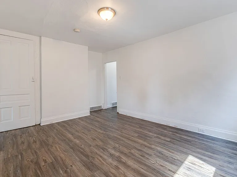 2120 Salisbury St S — Photo 27
