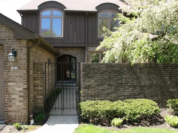30745 Oakview Way #1, Bingham Farms, MI 48025