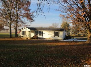 104 N Elm St, Mount Auburn, IL 62547
