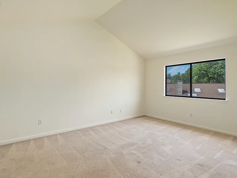 2435 Bedford St #21 — Photo 13