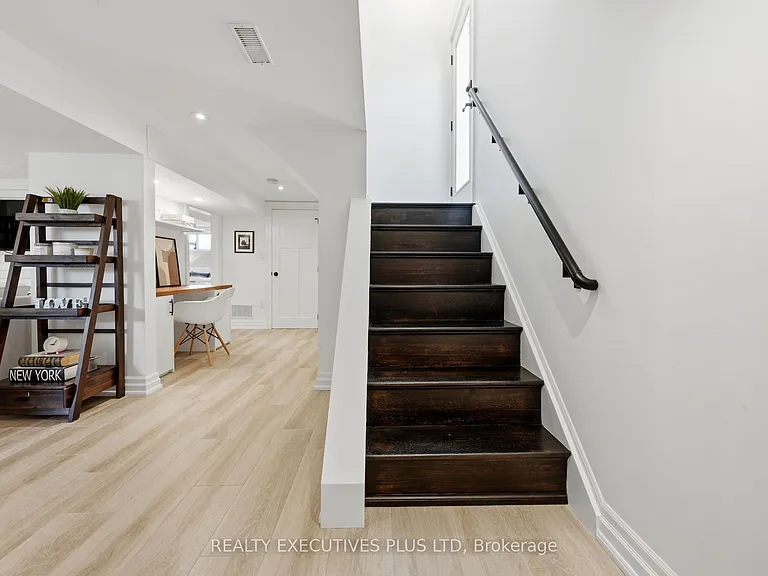 9 Hazelbury Dr — Photo 17