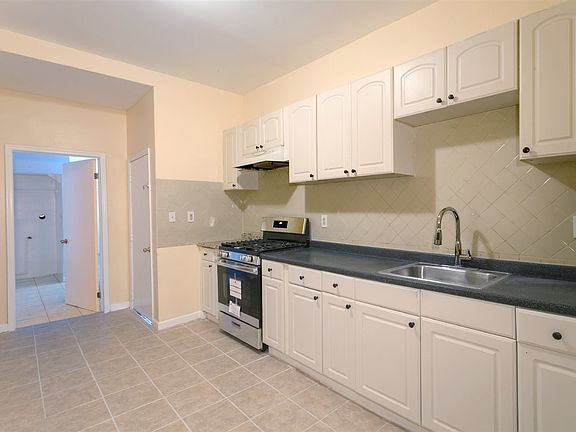3rd image of 2202 Kennedy Blvd