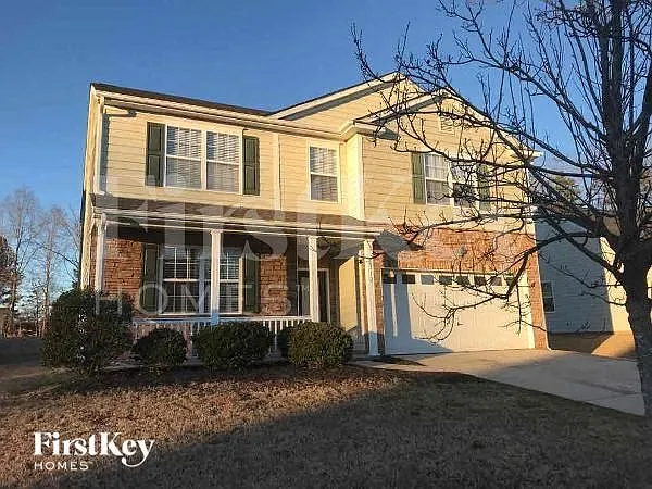 3 bed, 2.5 bath, 2963 sqft, $2,815 — Photo 1