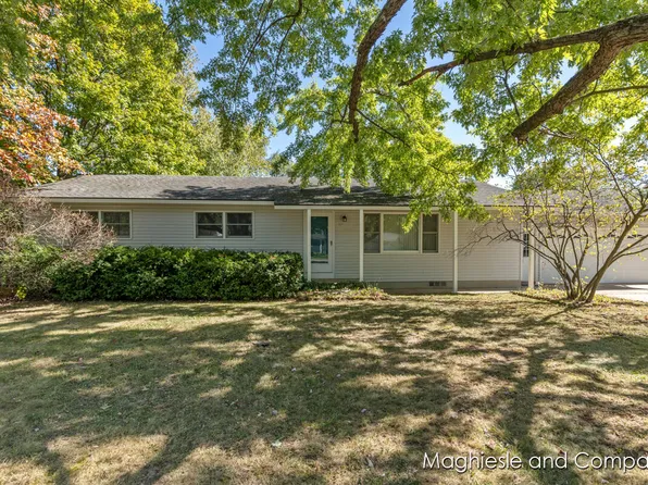 3824 Auburn Ave NE, Grand Rapids, MI 49525