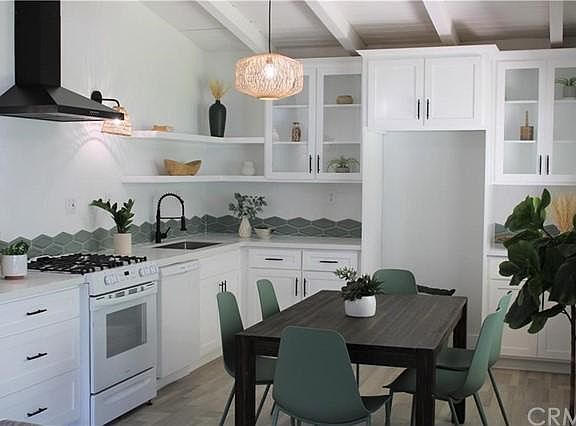 5th image of 22813 Menlo Ave
